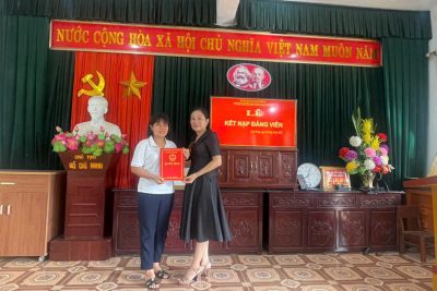 Lễ kết nạp Đảng viên mới tại chi bộ trường Mầm non, Đảng bộ xã Giao Phong